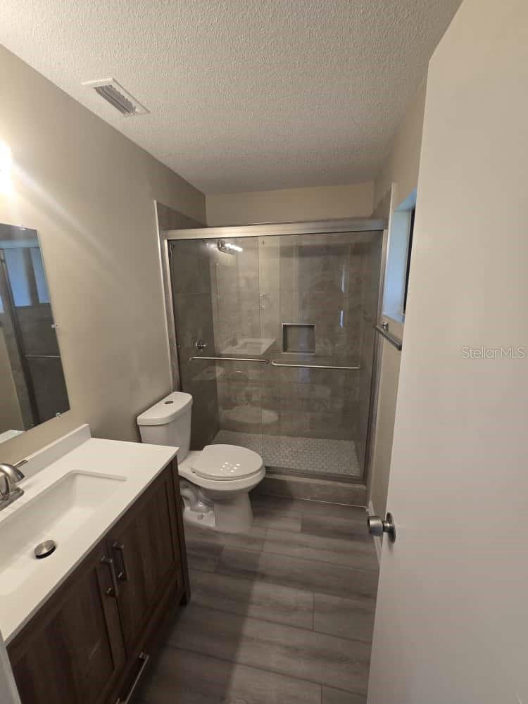 Image 5 of 15 For 611 Bay Avenue