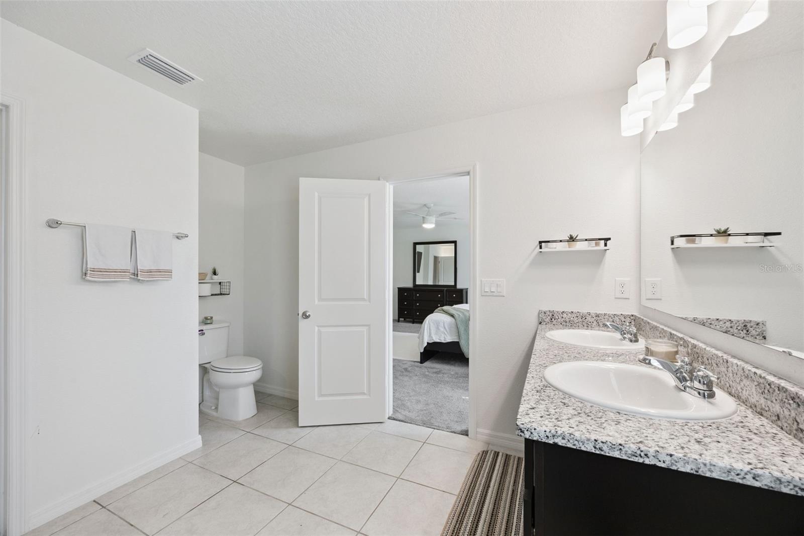 Image 23 of 40 For 1068 Papaya Circle