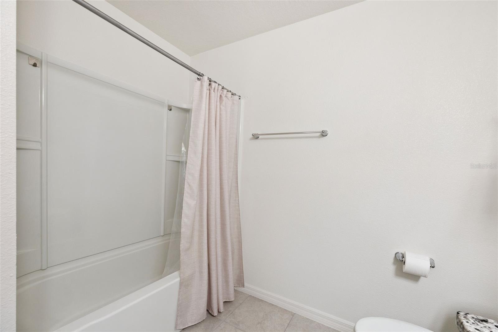 Image 28 of 40 For 1068 Papaya Circle