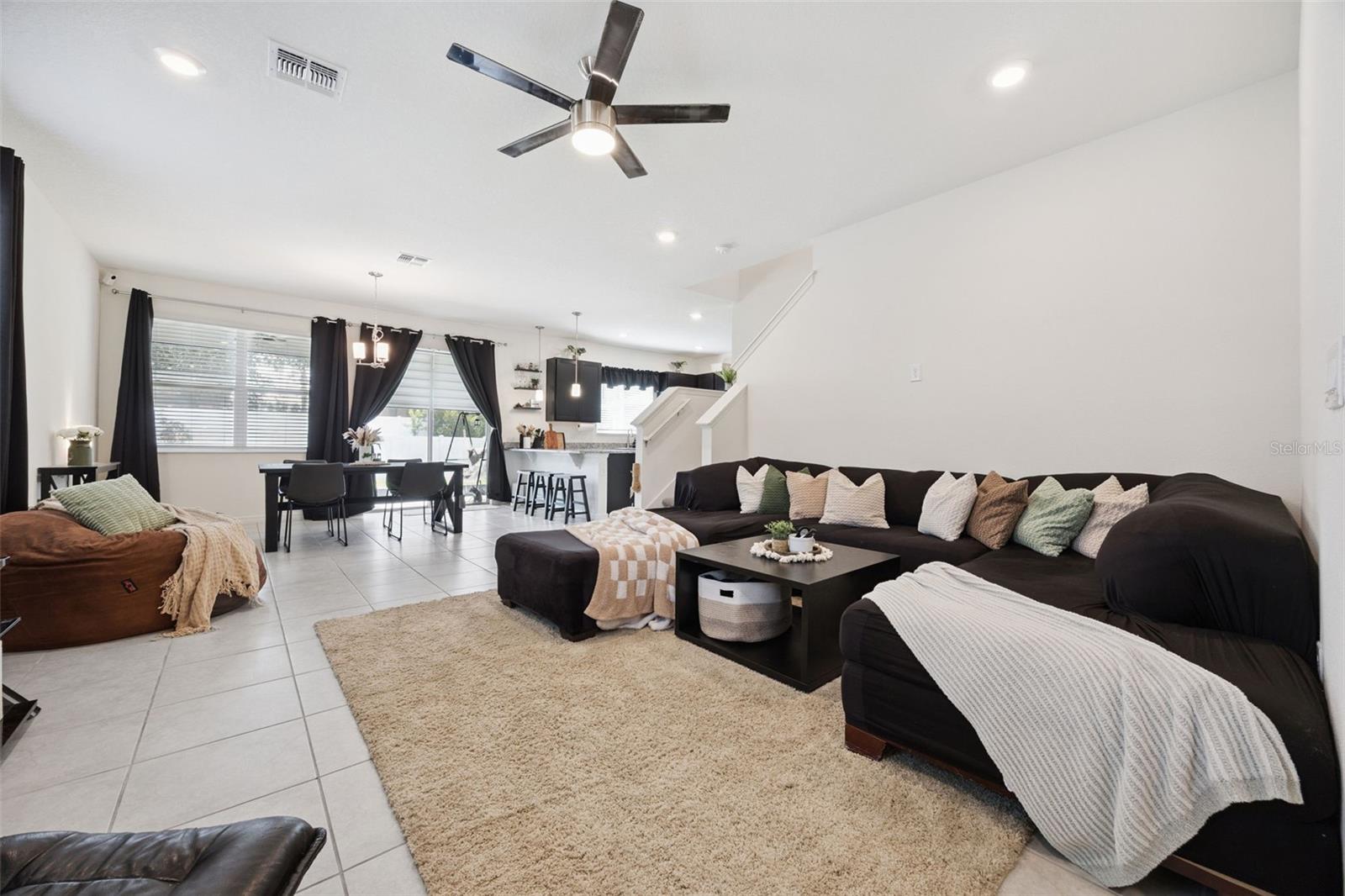 Image 4 of 40 For 1068 Papaya Circle