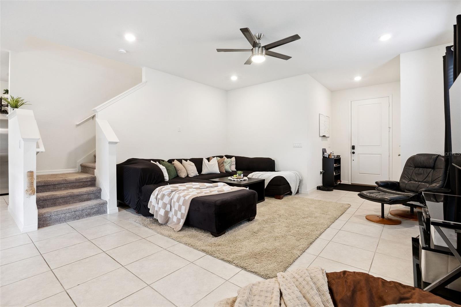 Image 5 of 40 For 1068 Papaya Circle