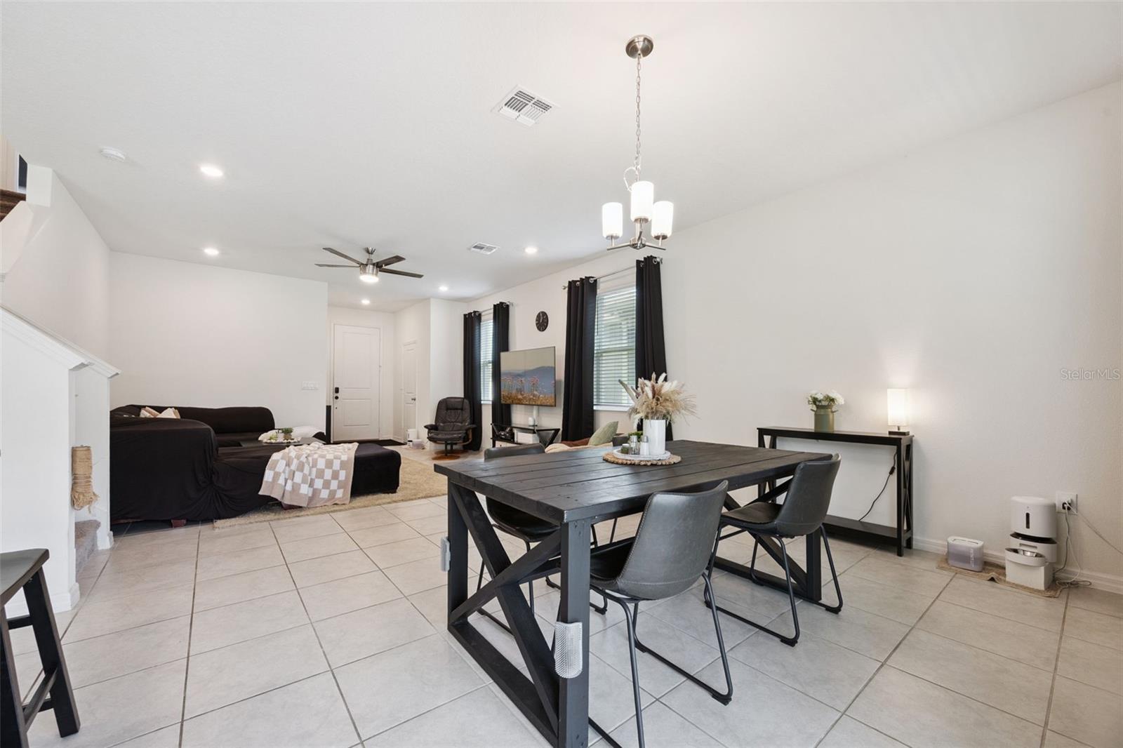 Image 8 of 40 For 1068 Papaya Circle