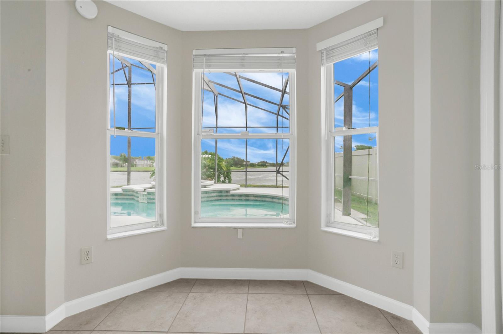 Image 12 of 38 For 13521 Mallard Cove Boulevard