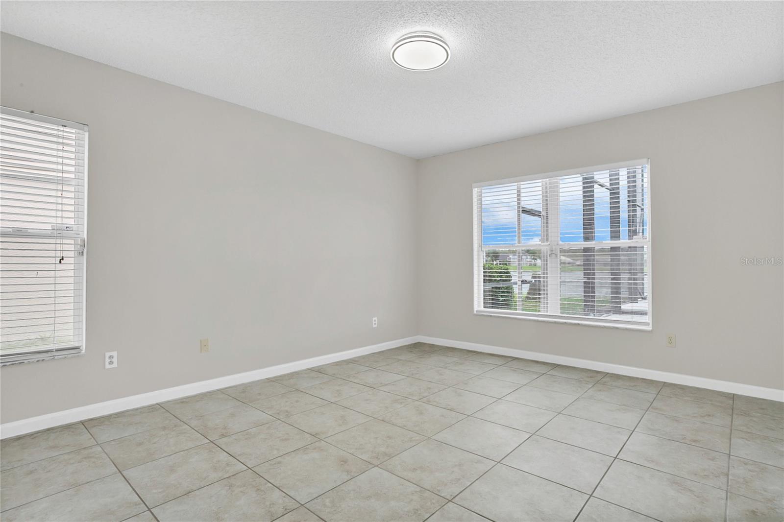 Image 17 of 38 For 13521 Mallard Cove Boulevard