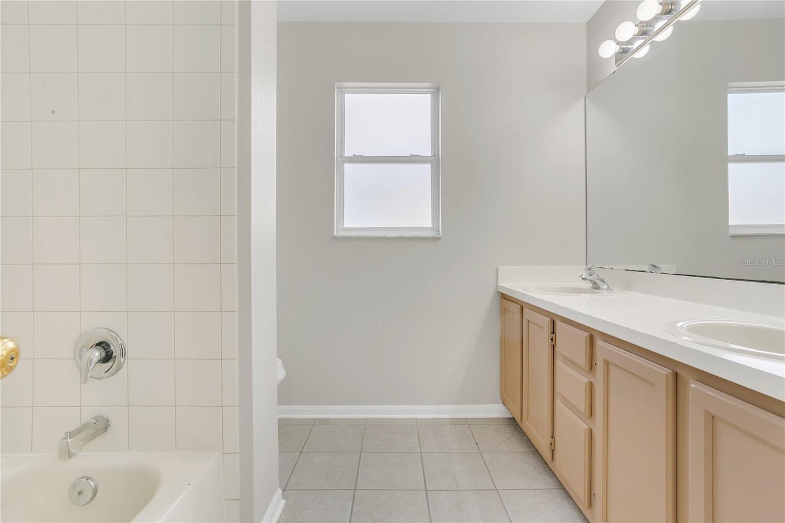 Image 25 of 38 For 13521 Mallard Cove Boulevard