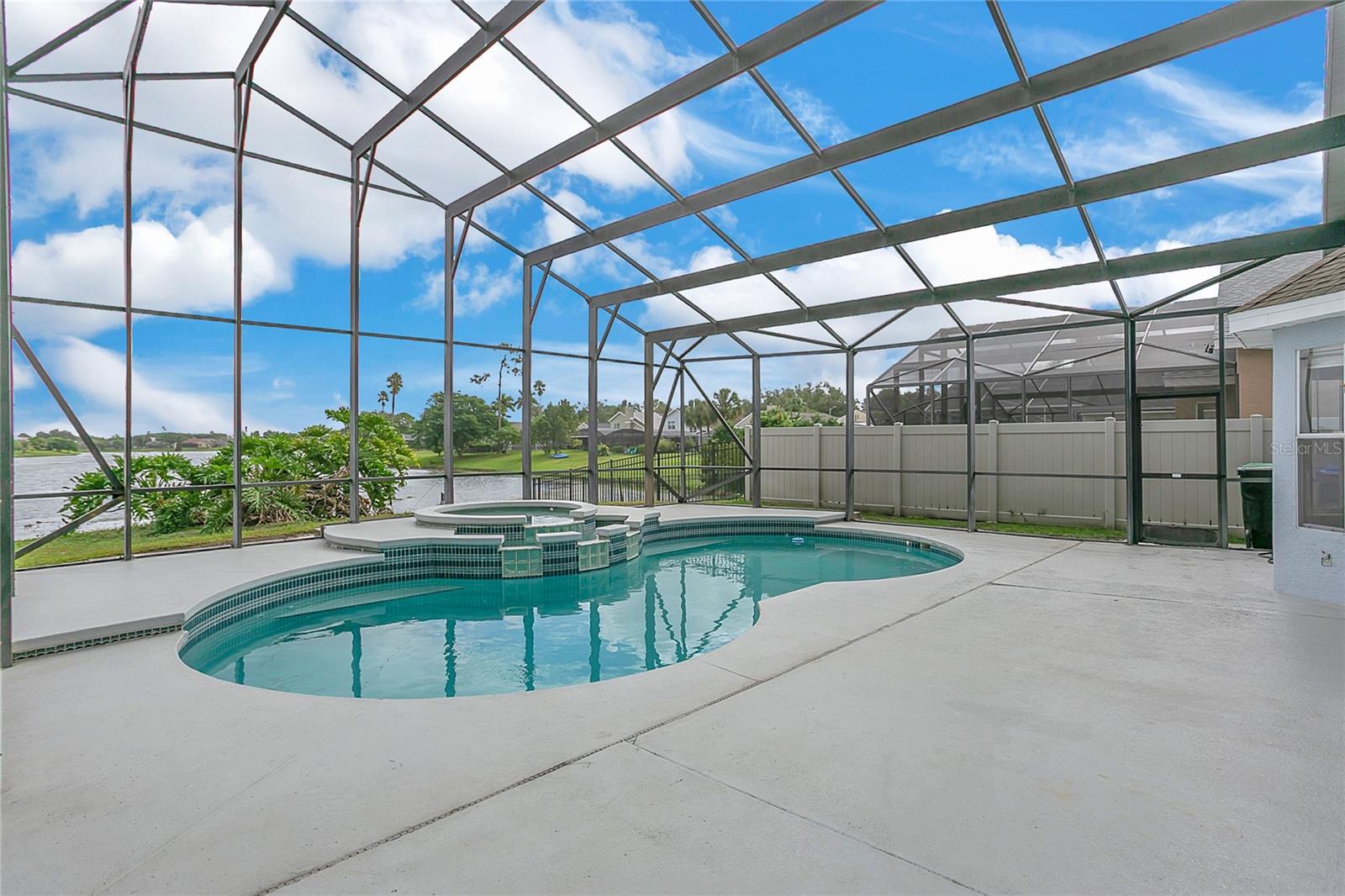 Image 26 of 38 For 13521 Mallard Cove Boulevard