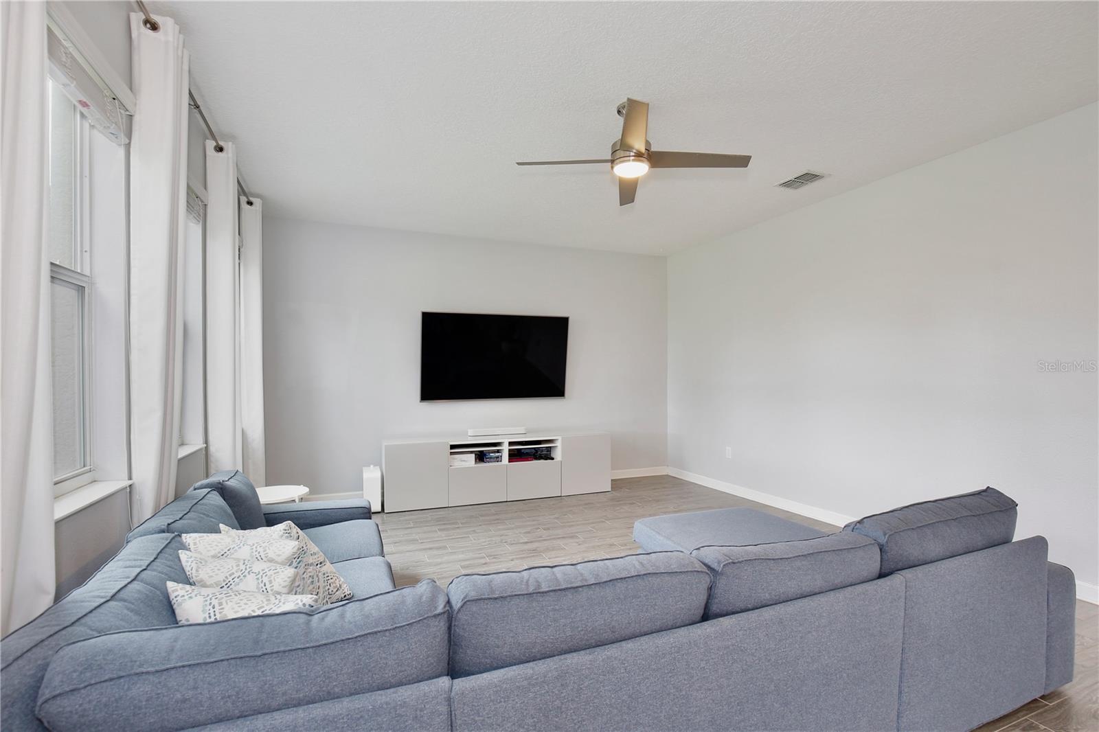 Listing photo id 10 for 11717 Poetry Drive