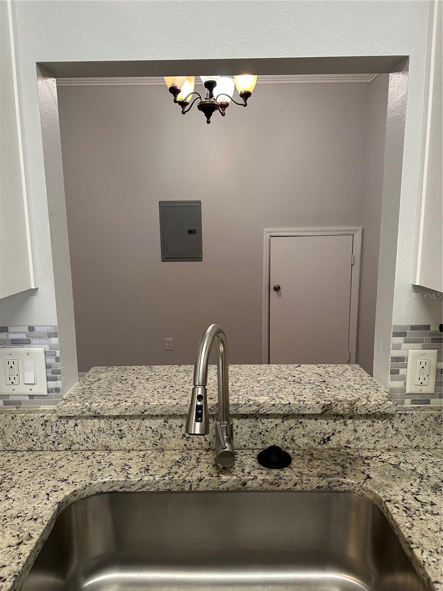 Image 16 of 32 For 6007 Scotchwood Glen 35