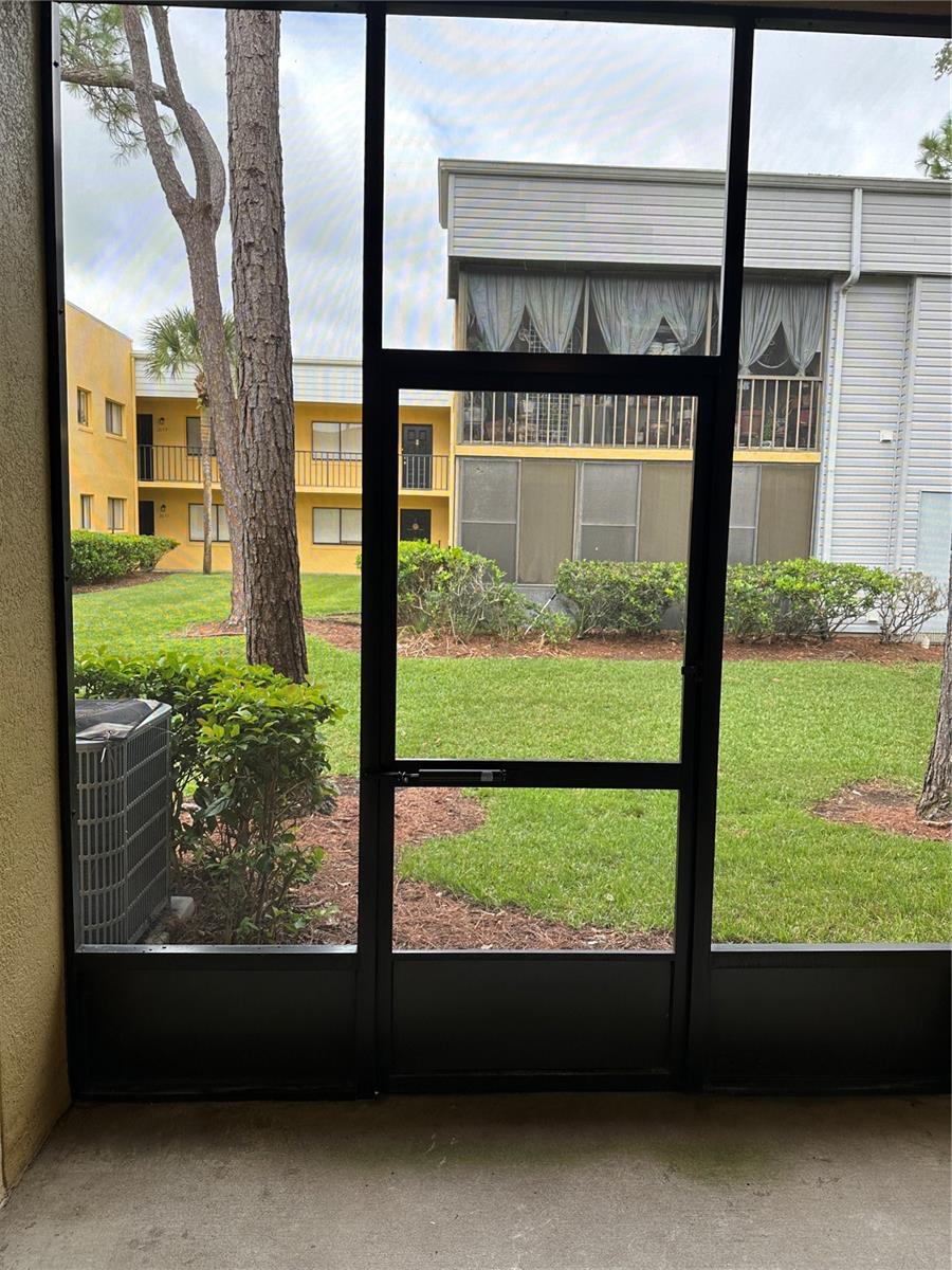 Image 18 of 32 For 6007 Scotchwood Glen 35