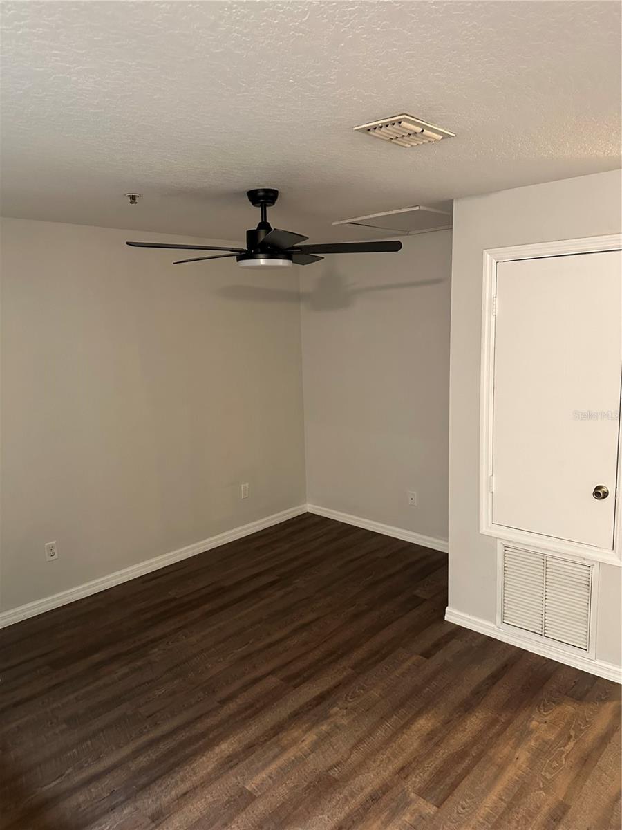 Image 28 of 32 For 6007 Scotchwood Glen 35