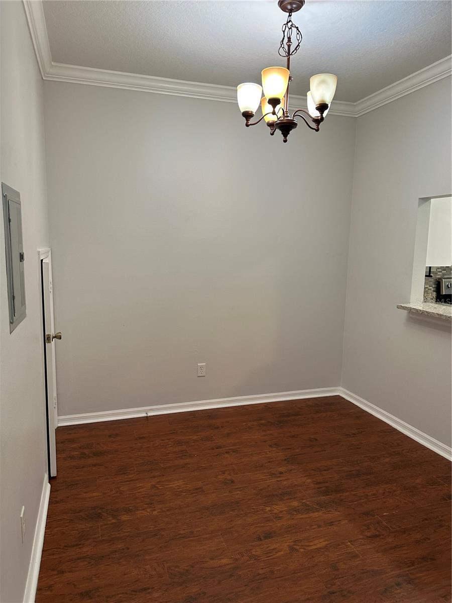 Image 9 of 32 For 6007 Scotchwood Glen 35