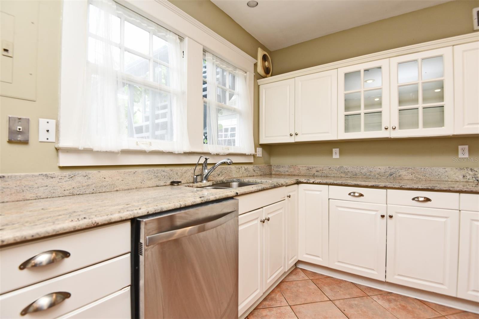 Image 12 of 36 For 416 Hillcrest Street