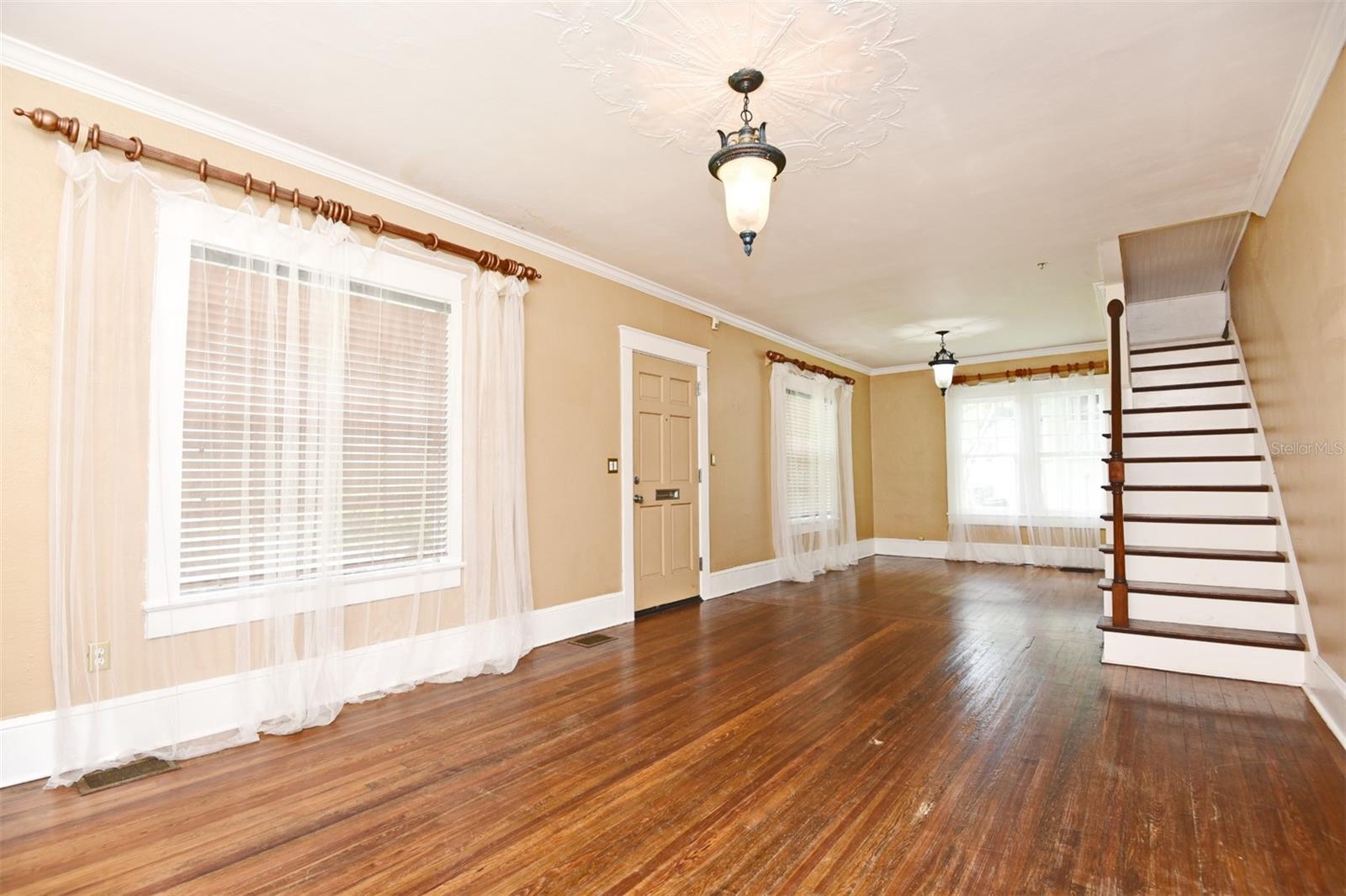 Image 3 of 36 For 416 Hillcrest Street