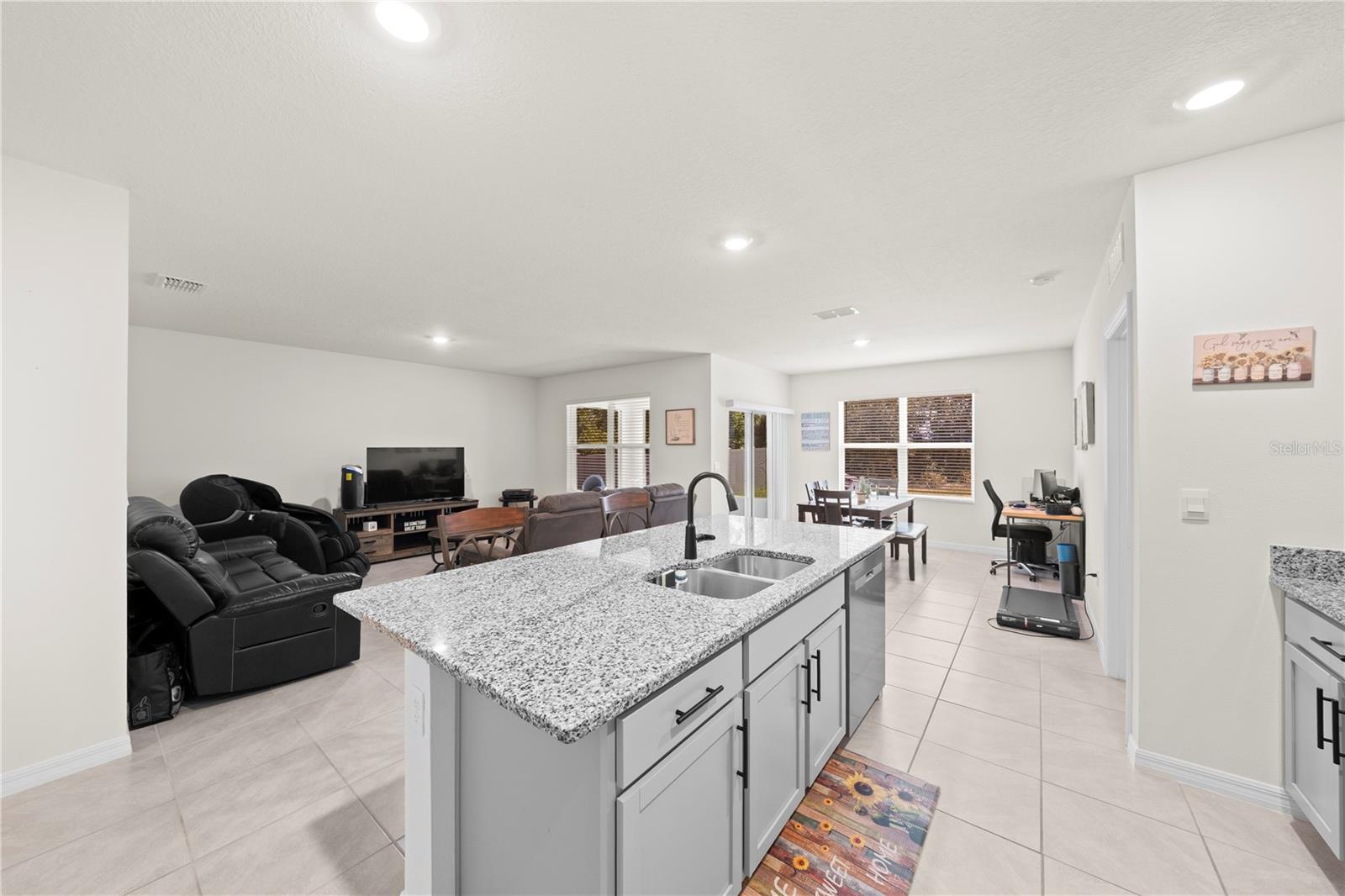 Image 14 of 45 For 3007 Staten Drive