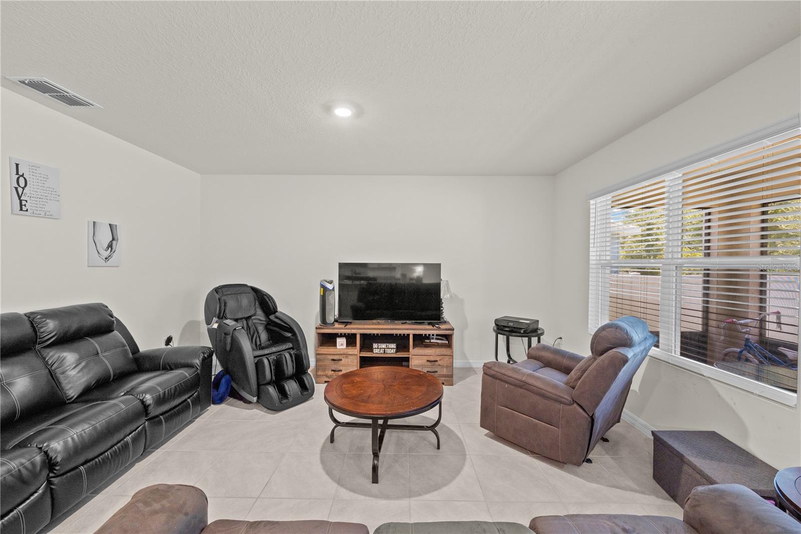 Image 21 of 45 For 3007 Staten Drive