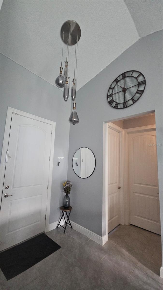 Image 7 of 22 For 1730 East Parkway