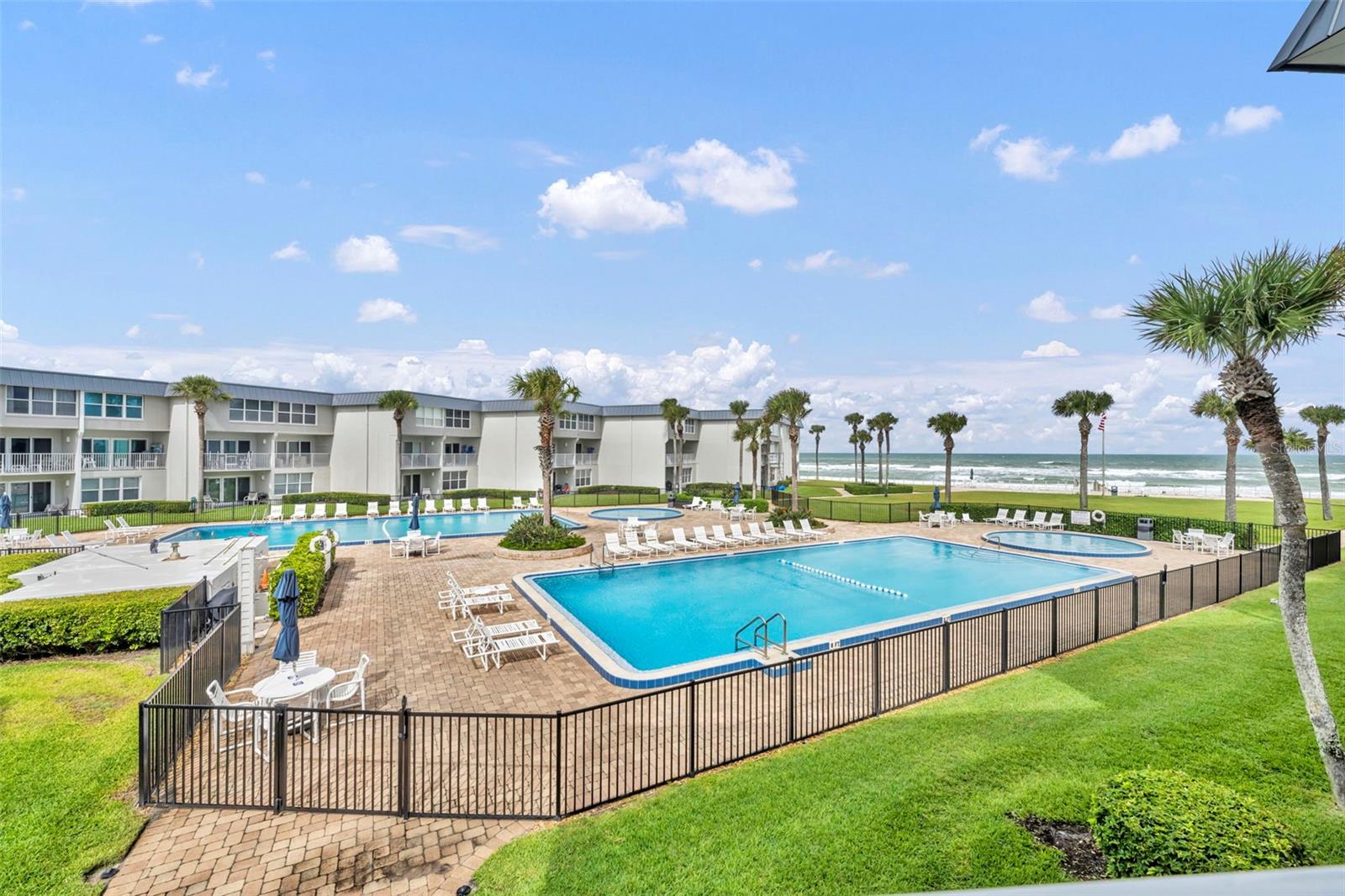 Image 3 of 28 For 4841 Saxon Dr B201