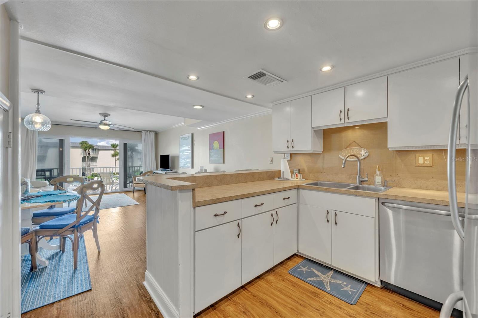 Image 4 of 28 For 4841 Saxon Dr B201