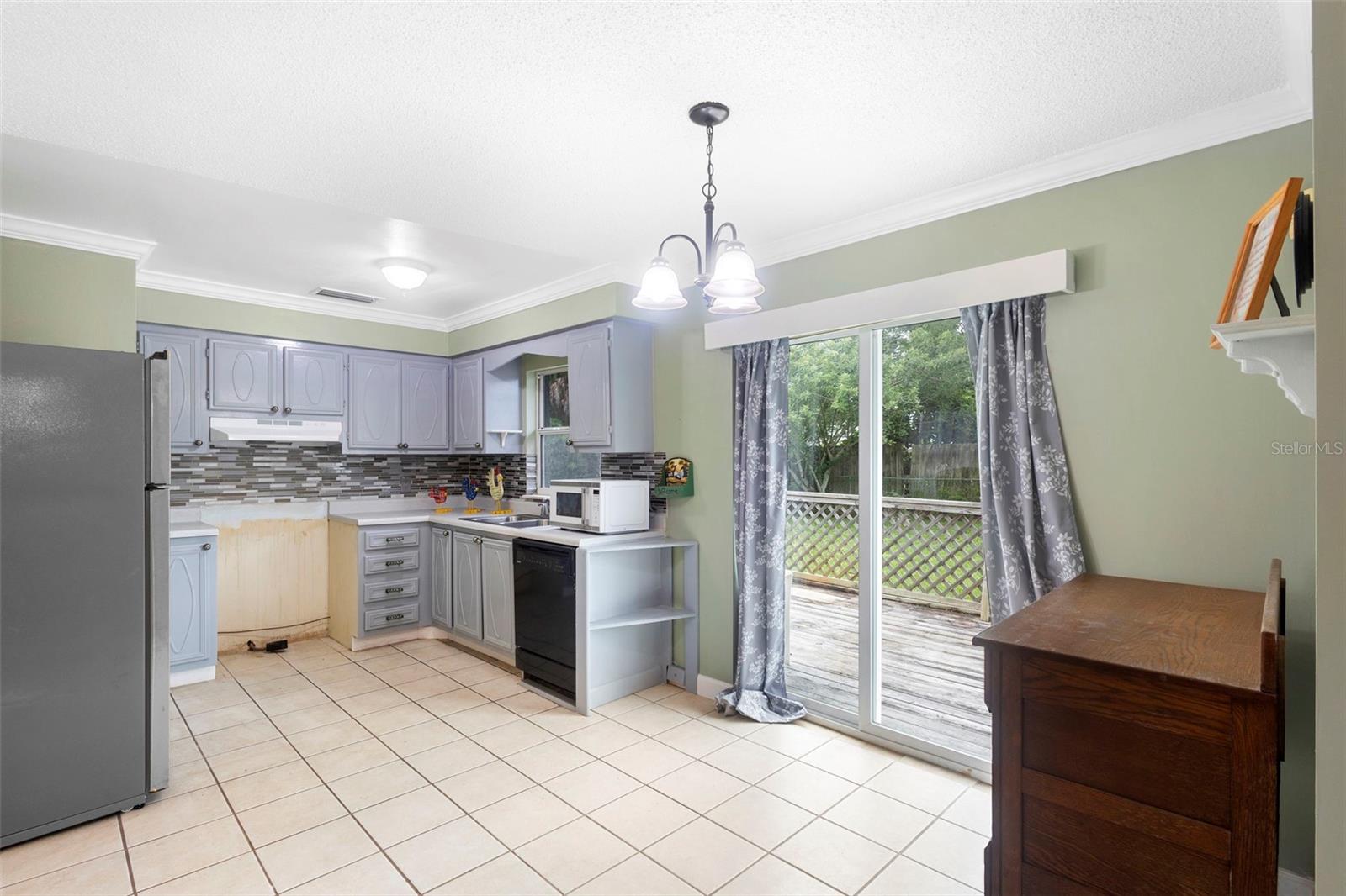 Image 11 of 40 For 2035 Valencia Circle