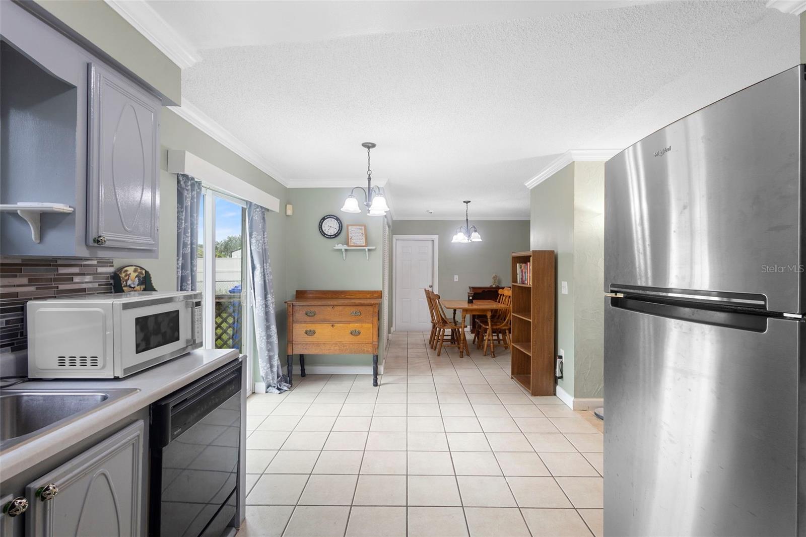 Image 14 of 40 For 2035 Valencia Circle