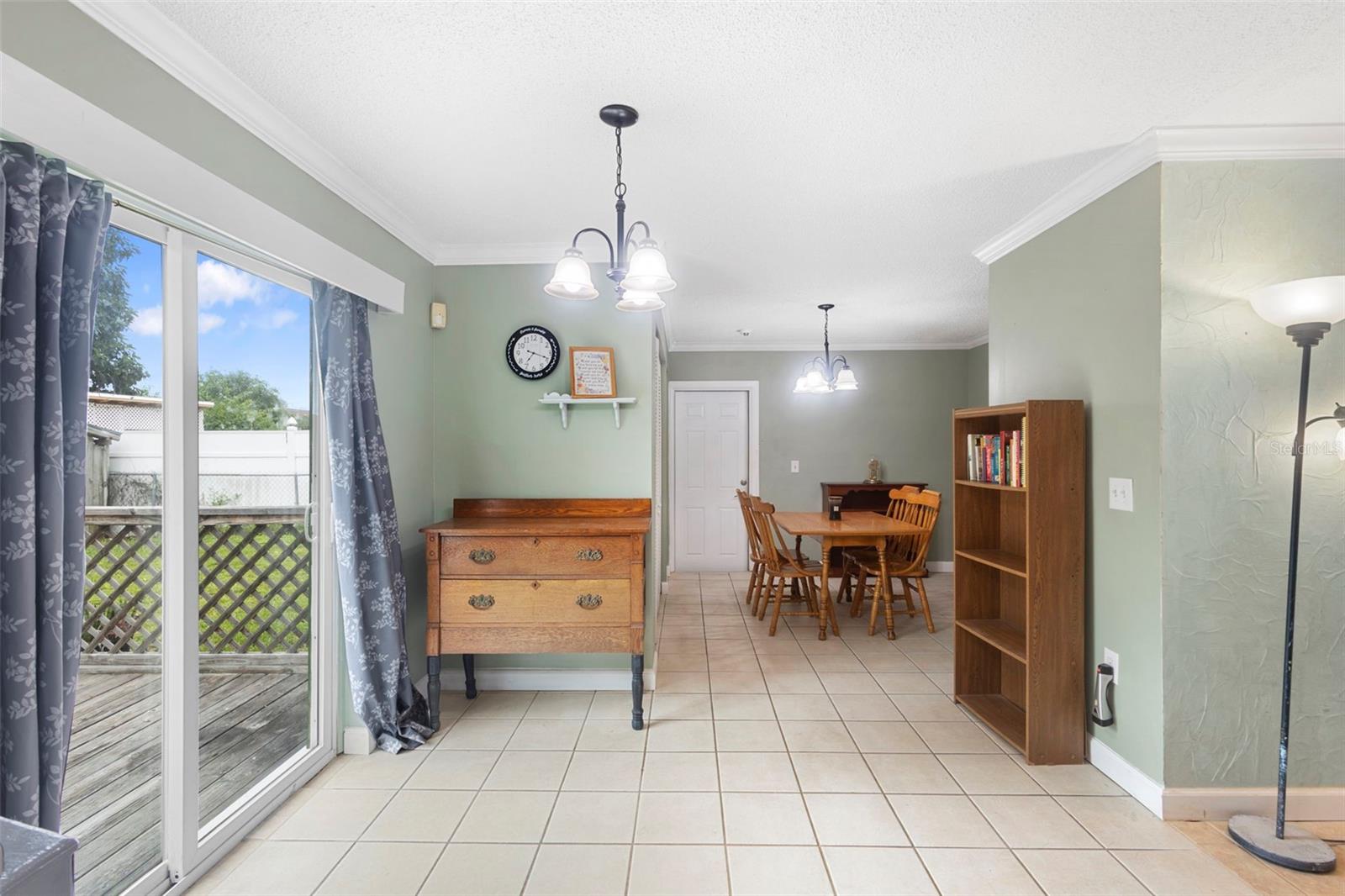 Image 15 of 40 For 2035 Valencia Circle