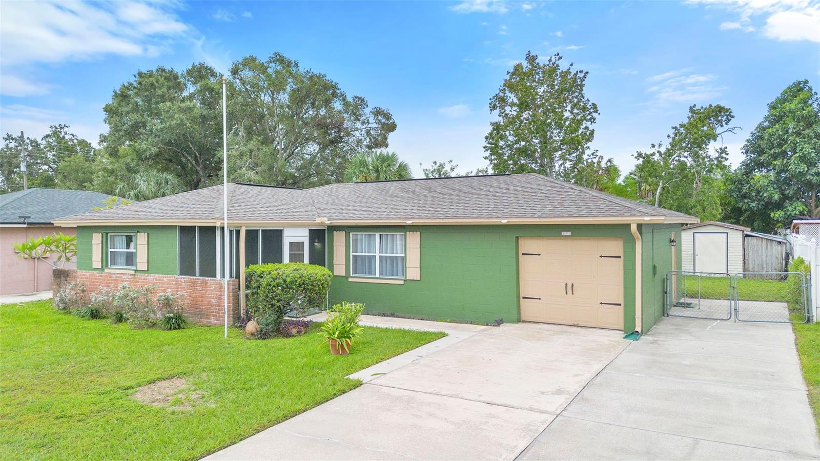 Image 33 of 40 For 2035 Valencia Circle