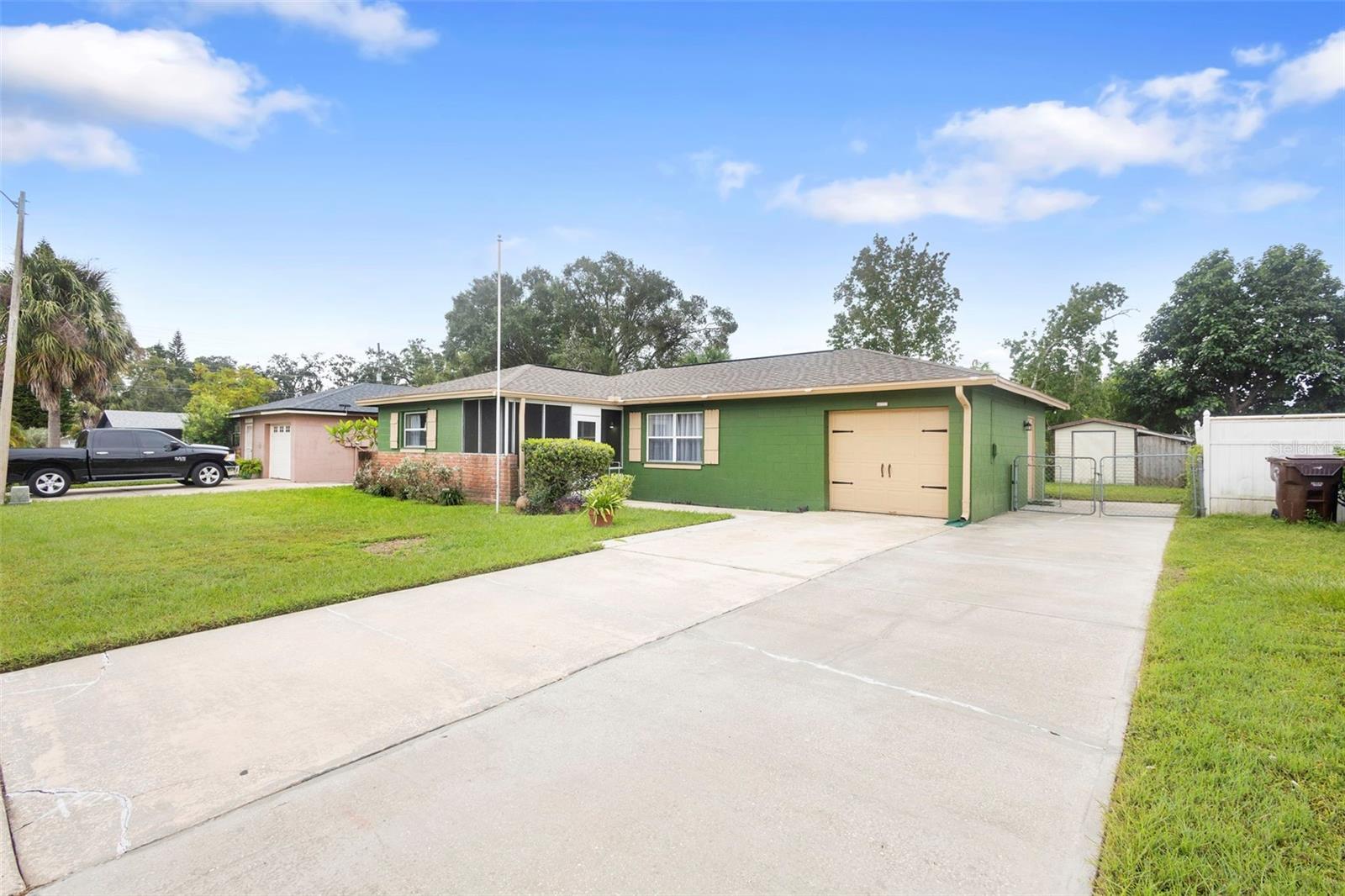 Image 34 of 40 For 2035 Valencia Circle
