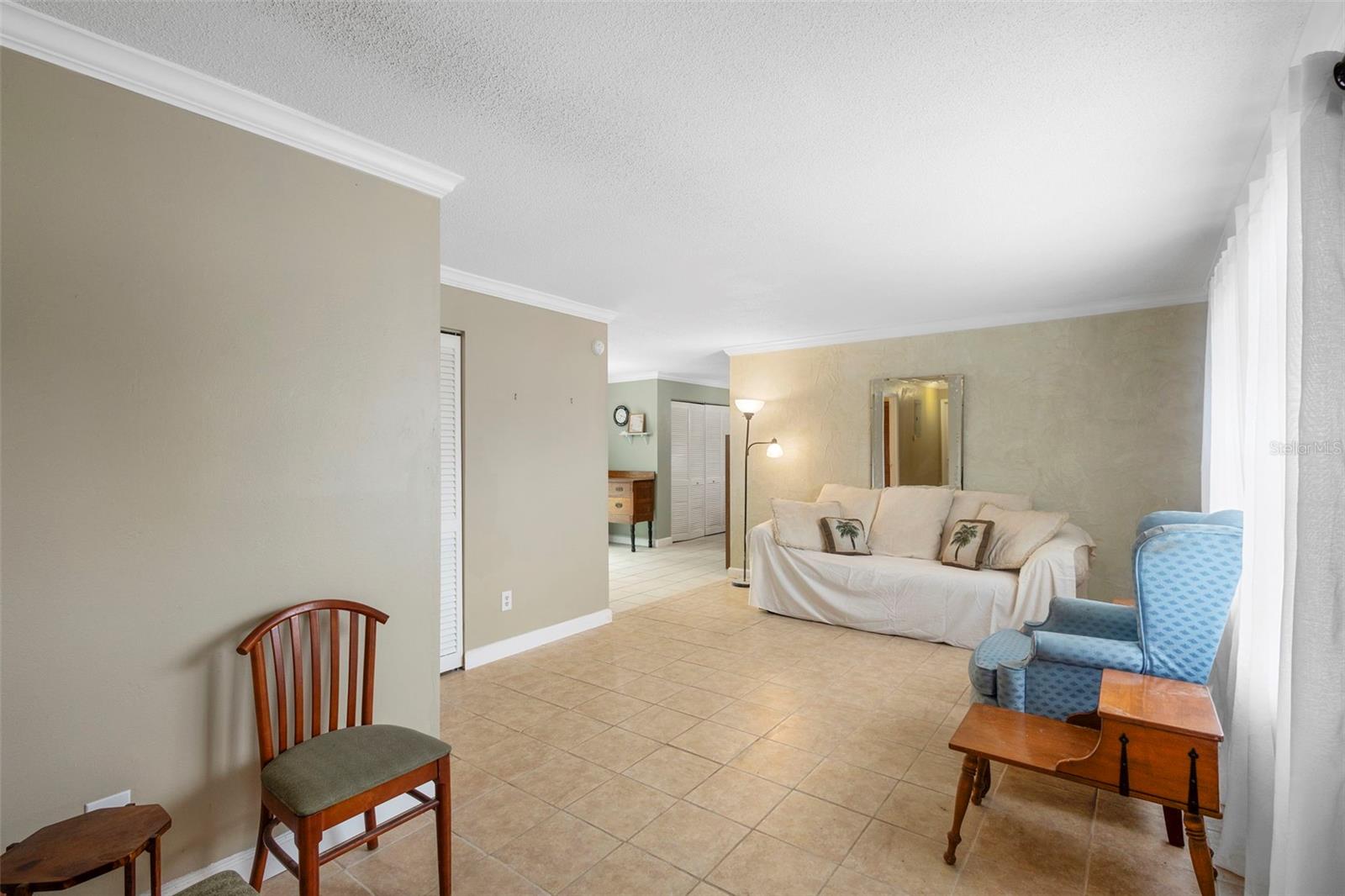Image 6 of 40 For 2035 Valencia Circle