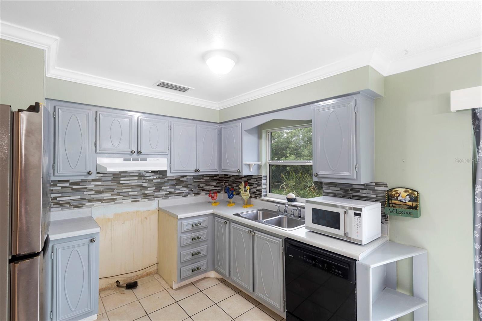 Image 8 of 40 For 2035 Valencia Circle