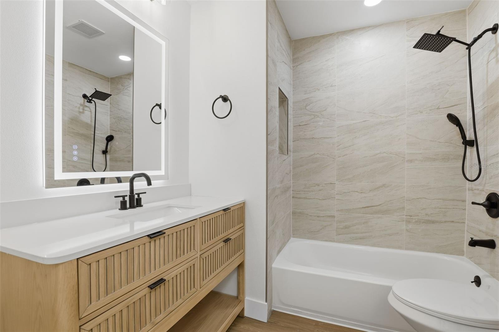 Image 18 of 31 For 2638 Laurel Avenue