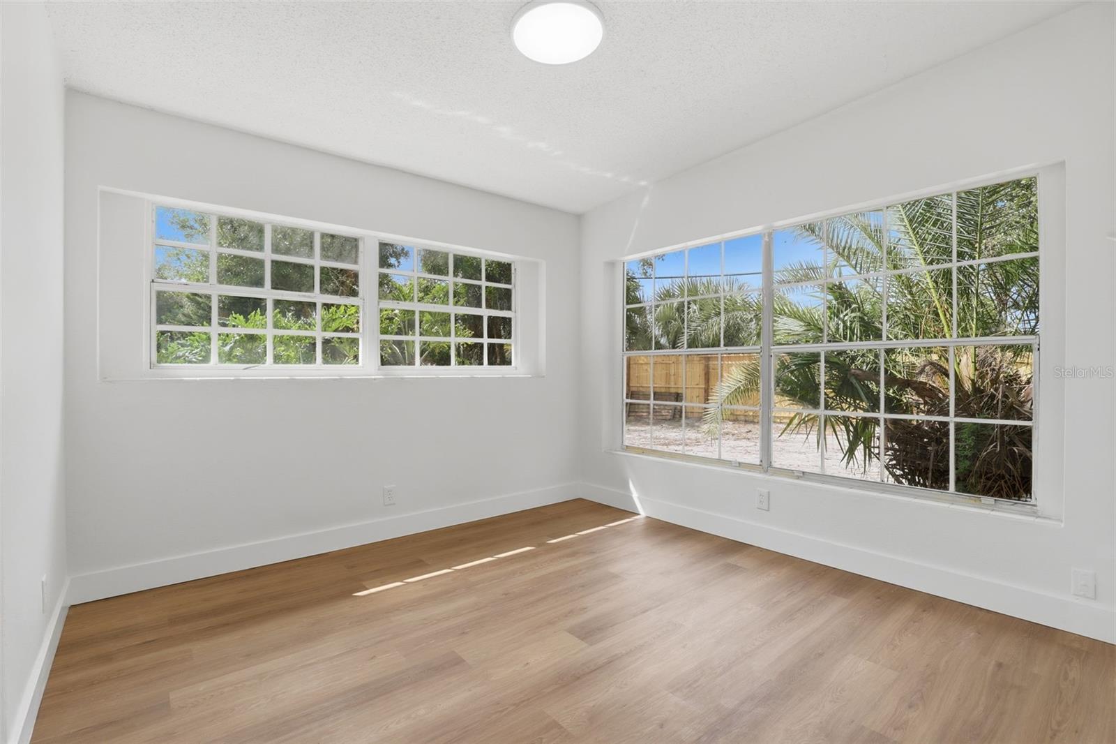 Image 19 of 31 For 2638 Laurel Avenue