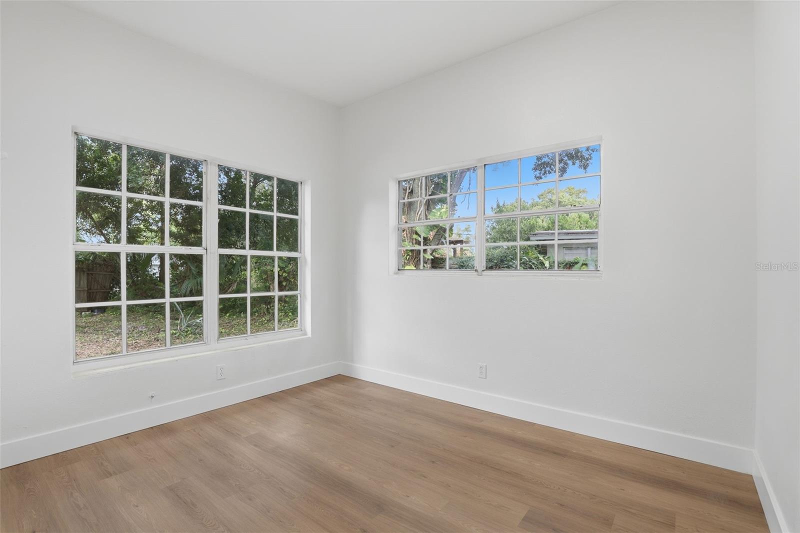 Image 23 of 31 For 2638 Laurel Avenue