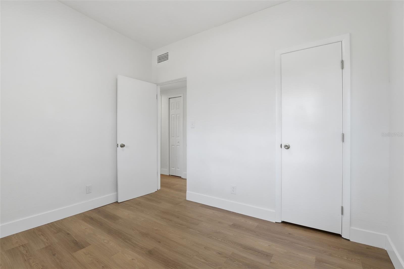 Image 24 of 31 For 2638 Laurel Avenue