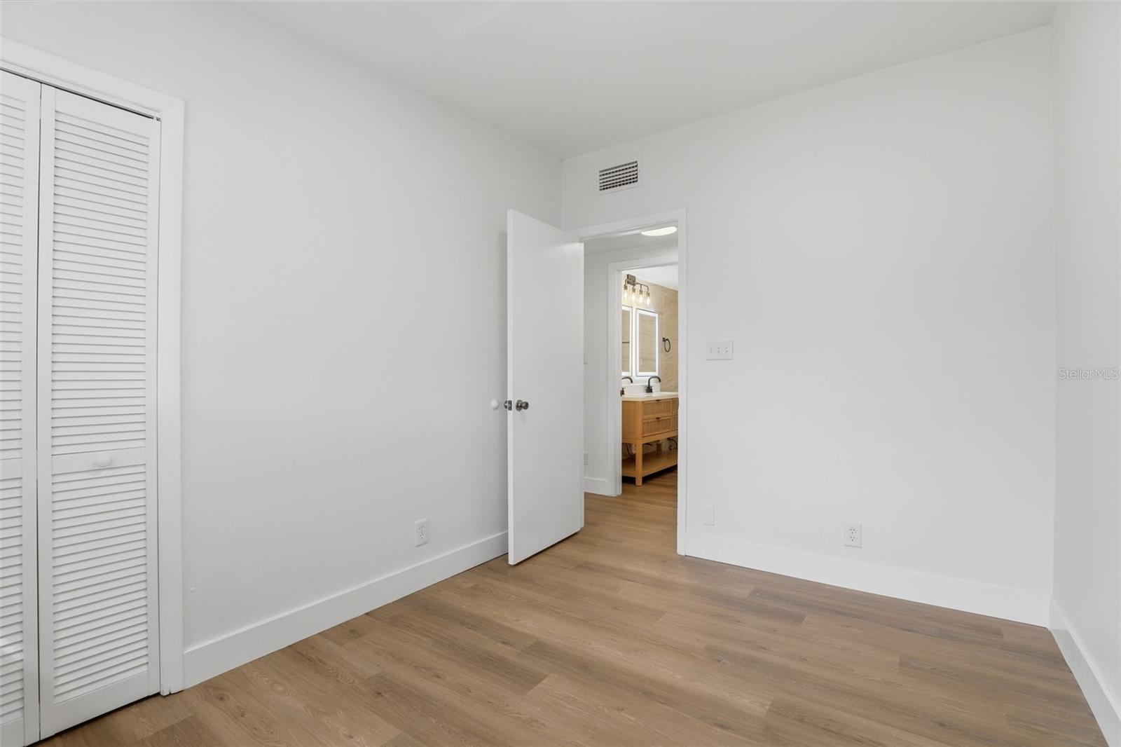 Image 26 of 31 For 2638 Laurel Avenue