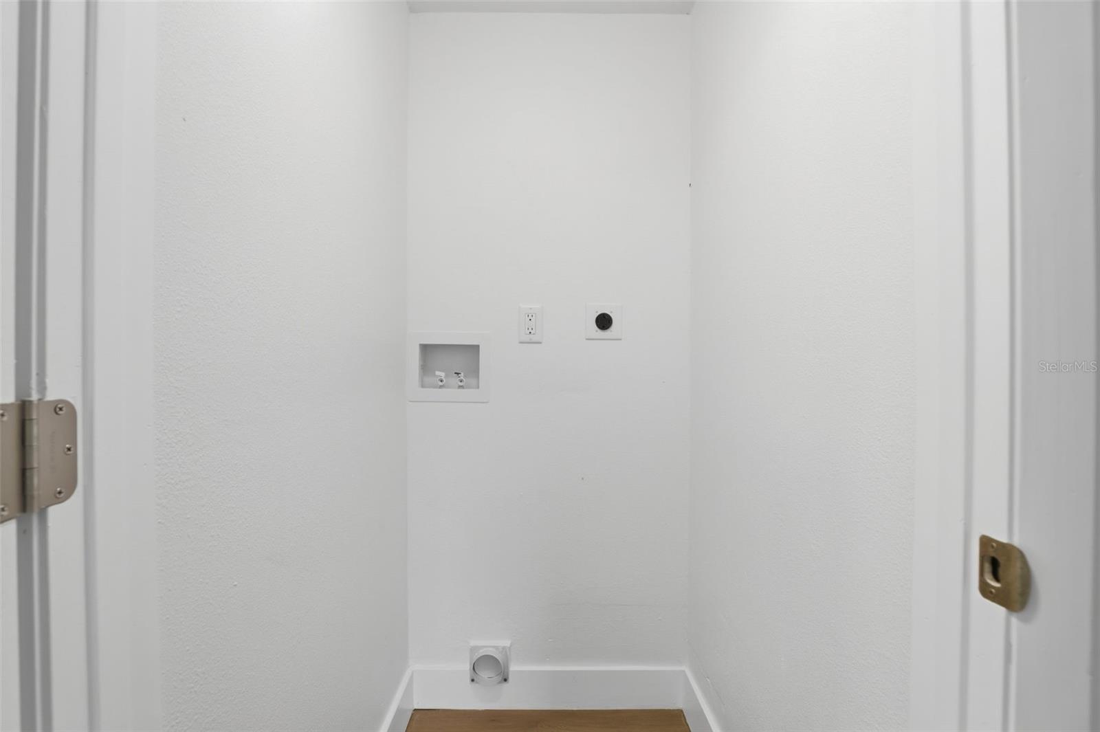 Image 27 of 31 For 2638 Laurel Avenue