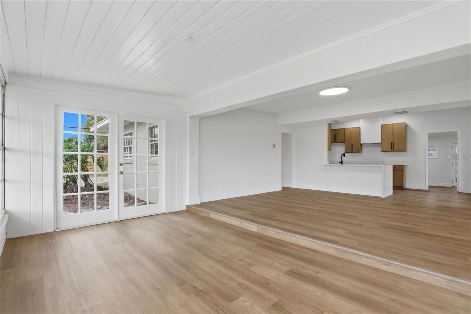 Image 28 of 31 For 2638 Laurel Avenue