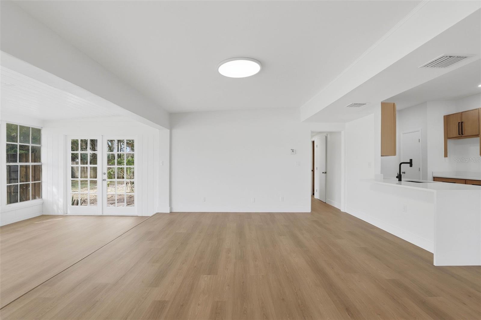 Image 4 of 31 For 2638 Laurel Avenue