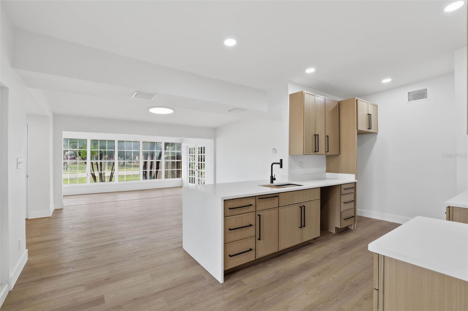 Image 5 of 31 For 2638 Laurel Avenue