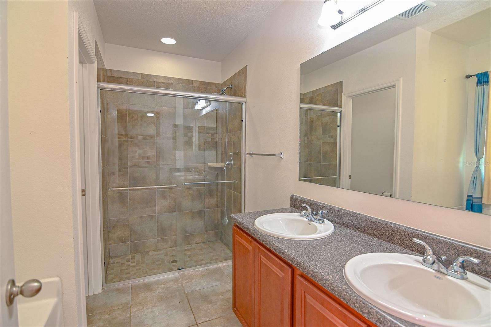 Image 17 of 22 For 3320 Lynrock Avenue