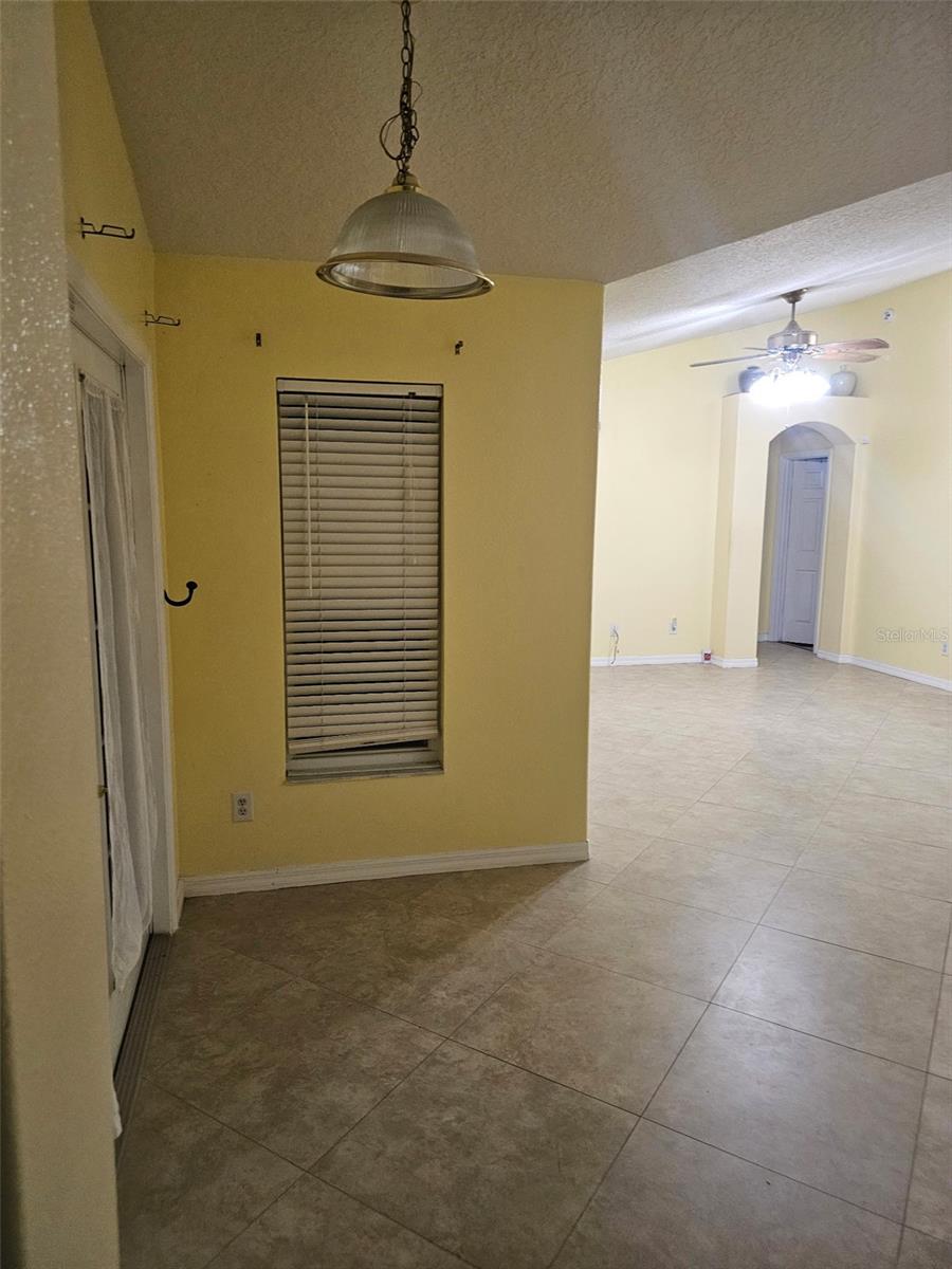 Image 7 of 18 For 1641 Parkglen Circle