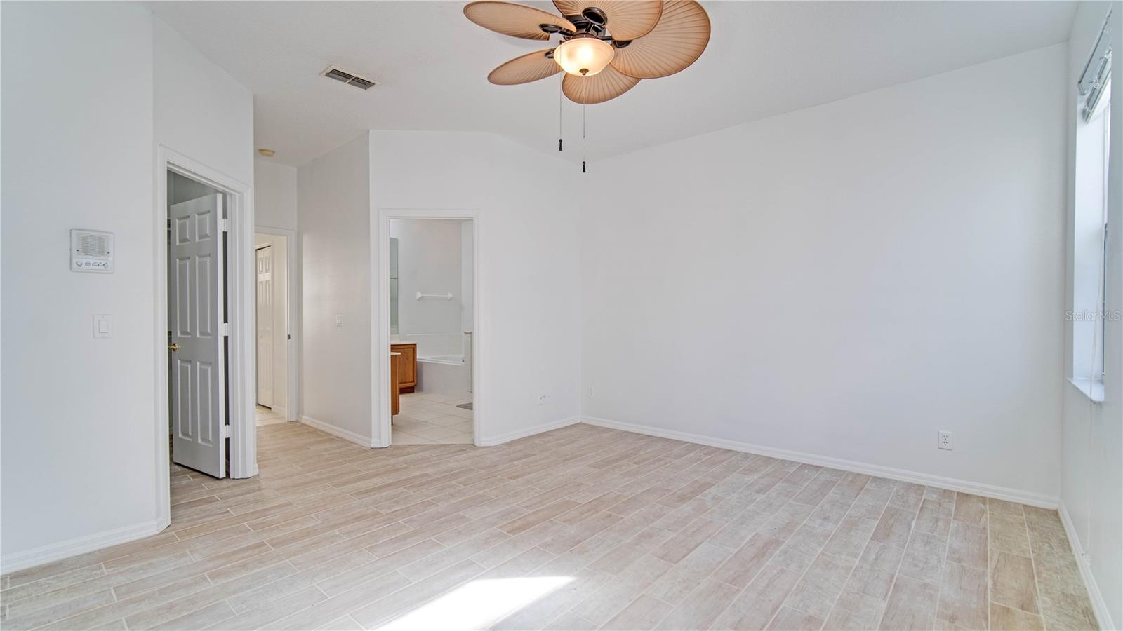 Image 10 of 21 For 1007 Royal Saint George Drive