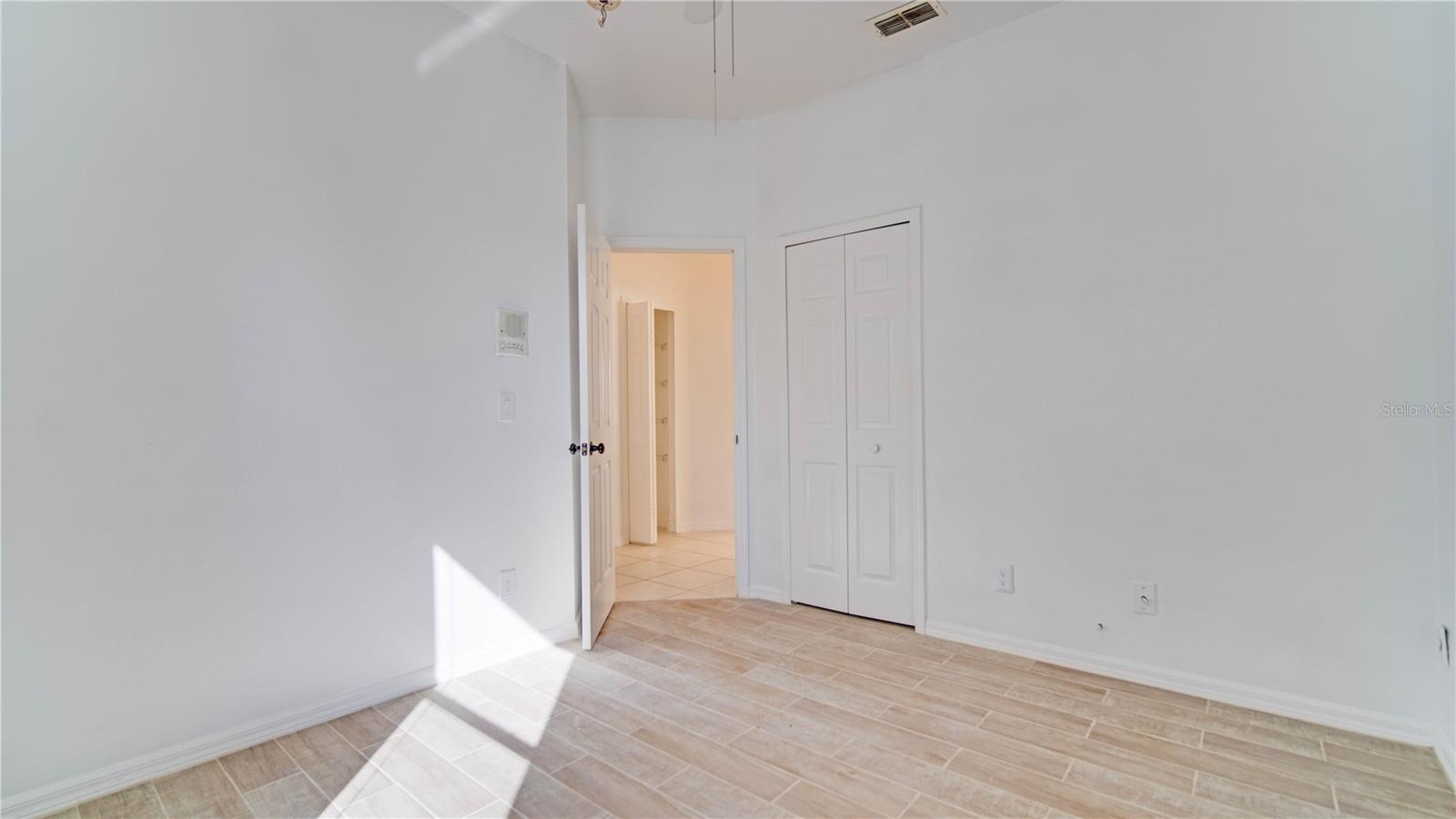 Image 15 of 21 For 1007 Royal Saint George Drive