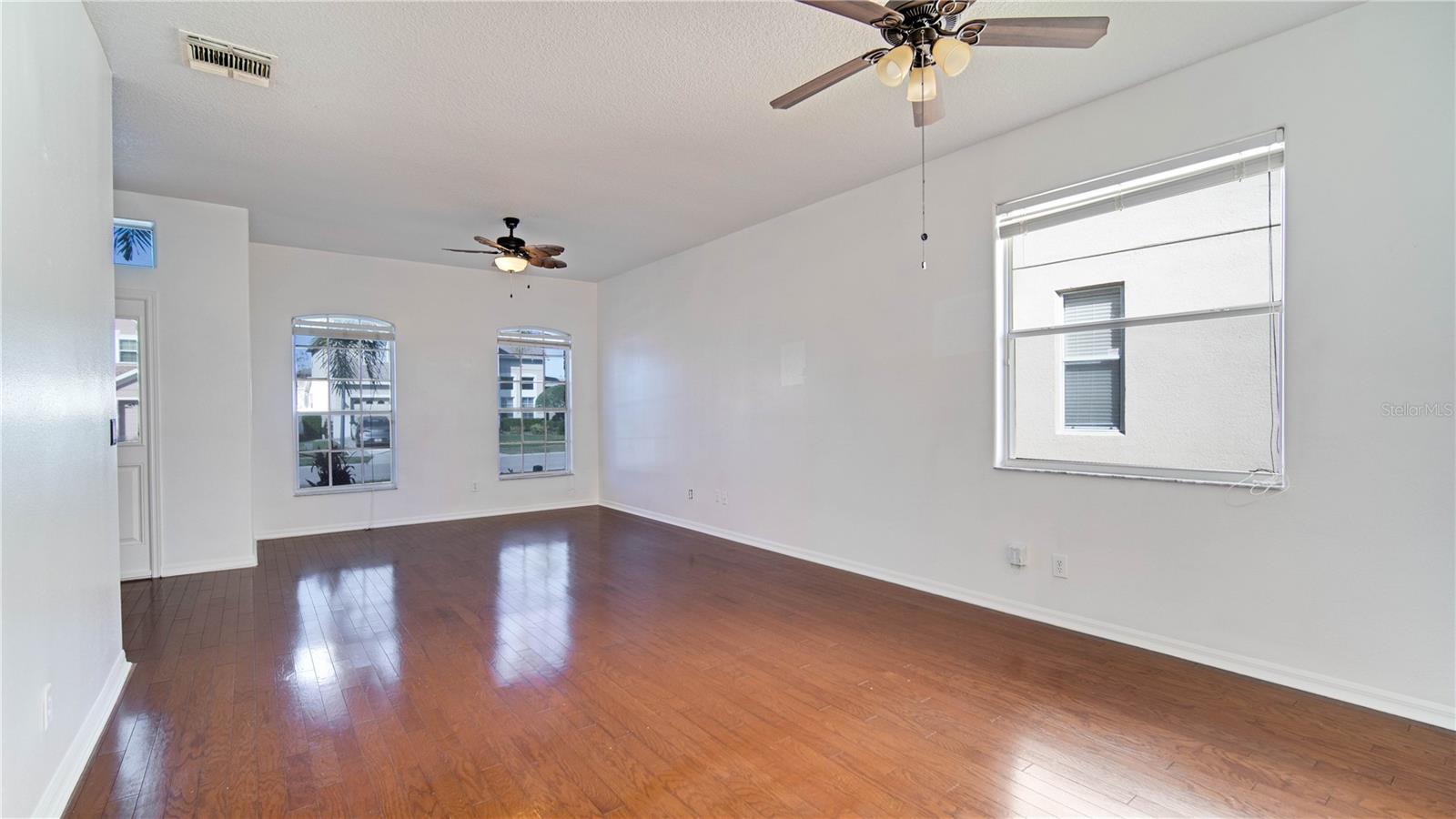 Image 6 of 21 For 1007 Royal Saint George Drive