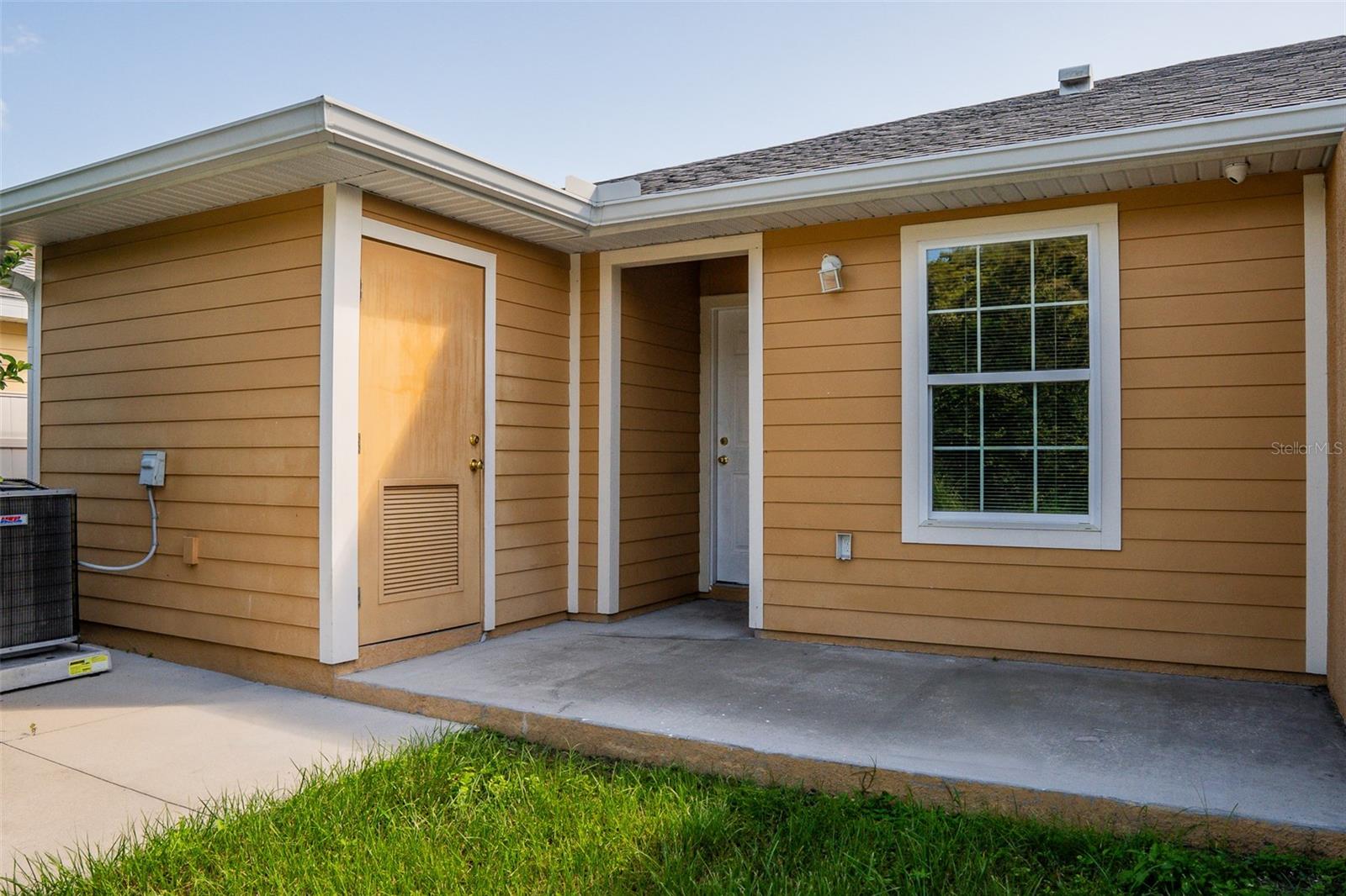 Image 16 of 17 For 4621 College Drive