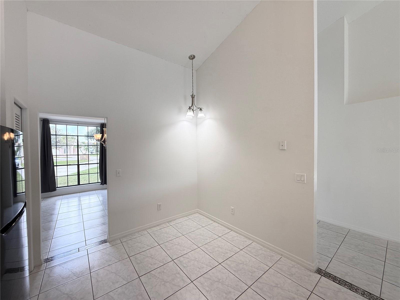 Image 16 of 36 For 2401 Rolling Broak Drive