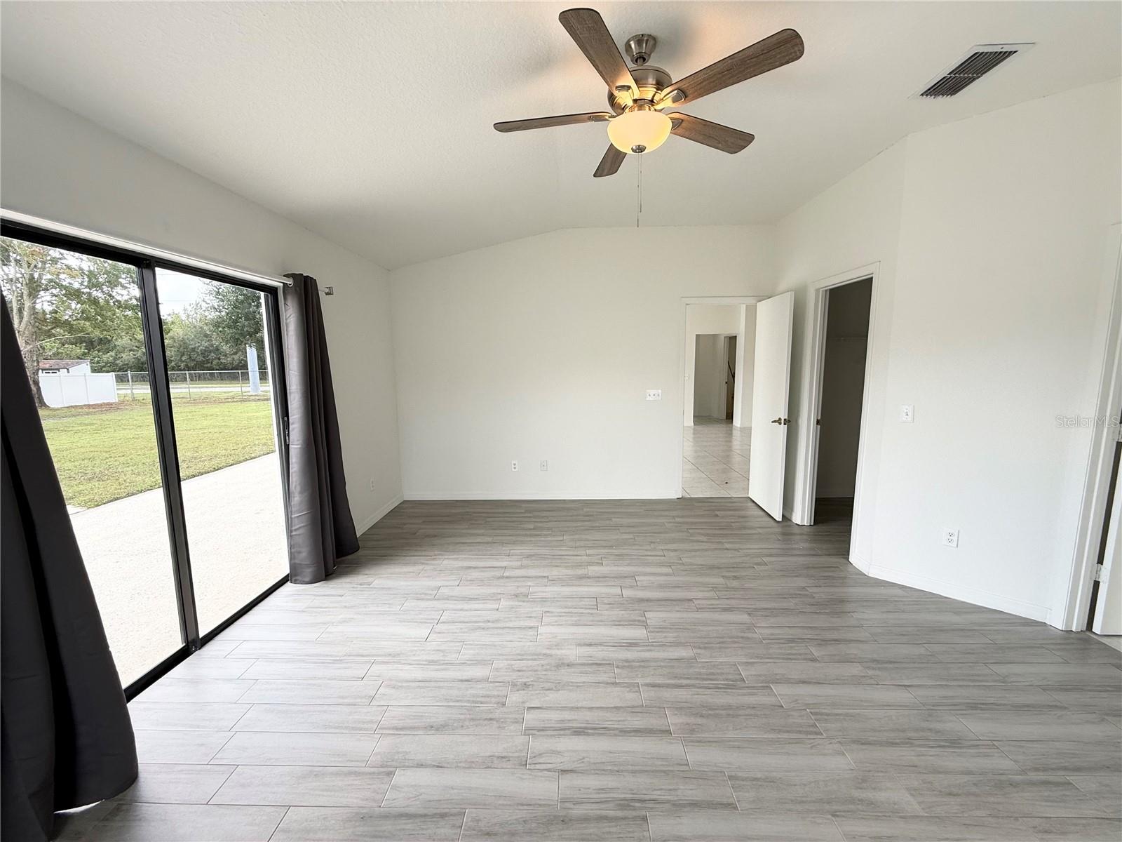 Image 18 of 36 For 2401 Rolling Broak Drive