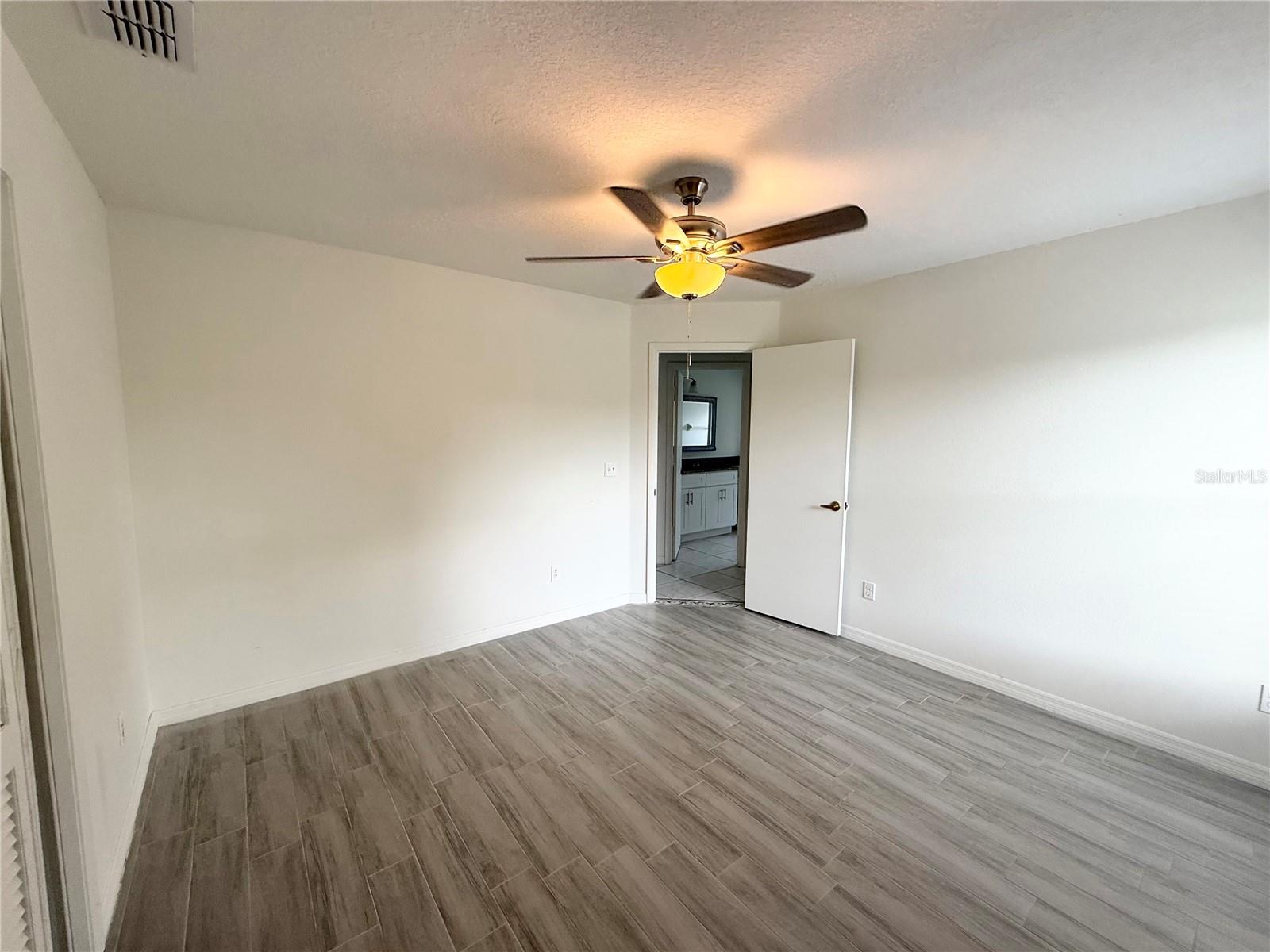 Image 31 of 36 For 2401 Rolling Broak Drive