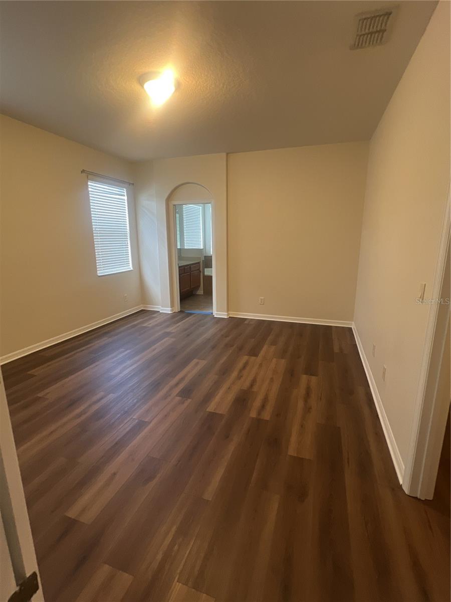 Image 11 of 21 For 9126 Leeland Archer Boulevard
