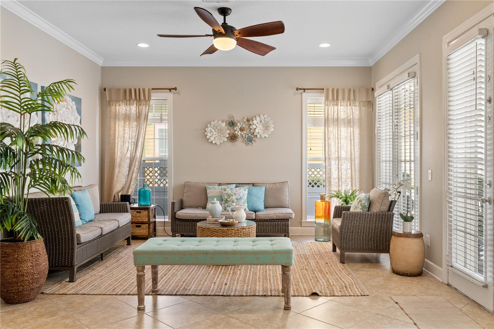 Image 10 of 94 For 1222 Roycroft Ave Avenue