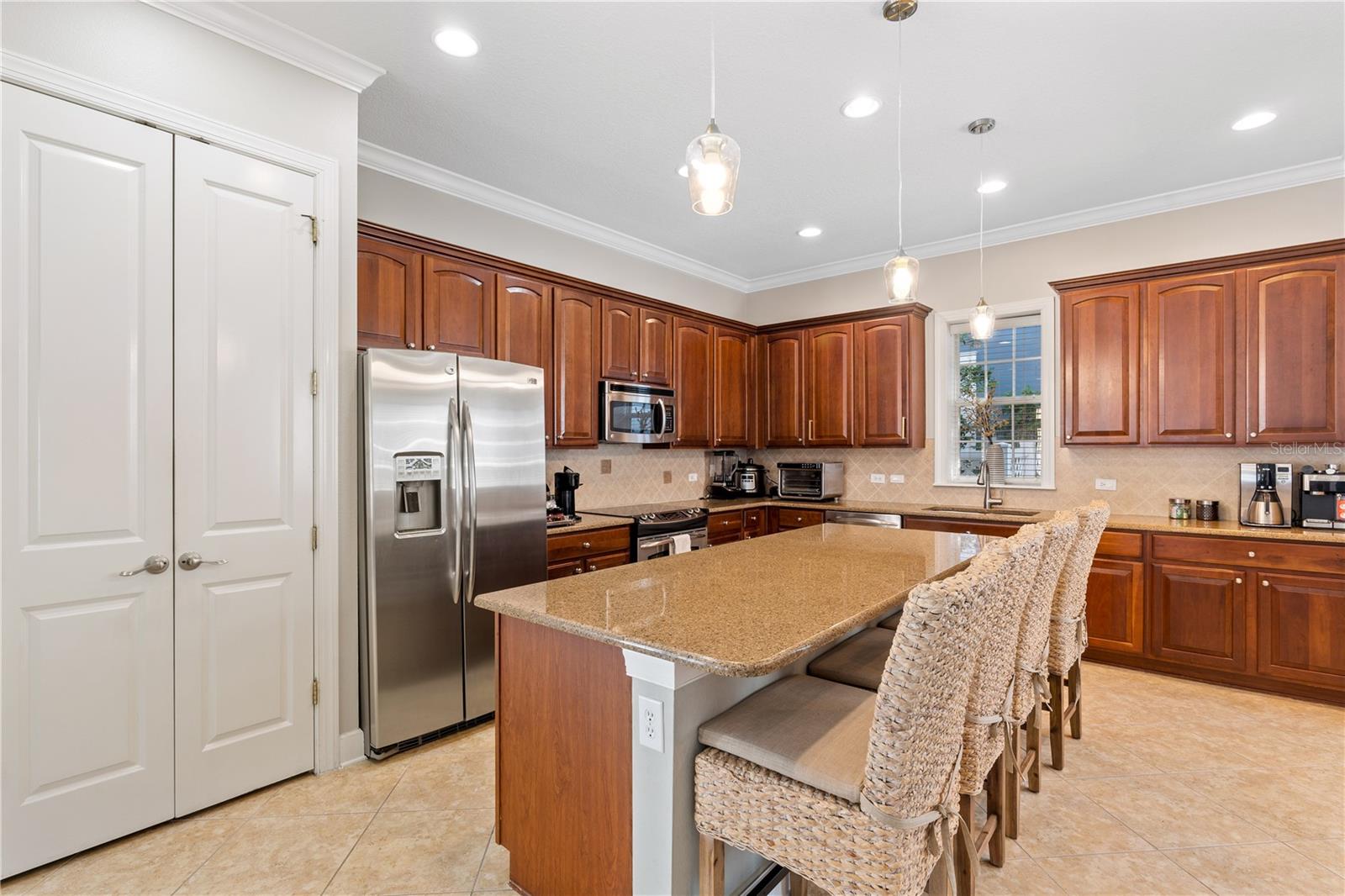 Image 11 of 94 For 1222 Roycroft Ave Avenue